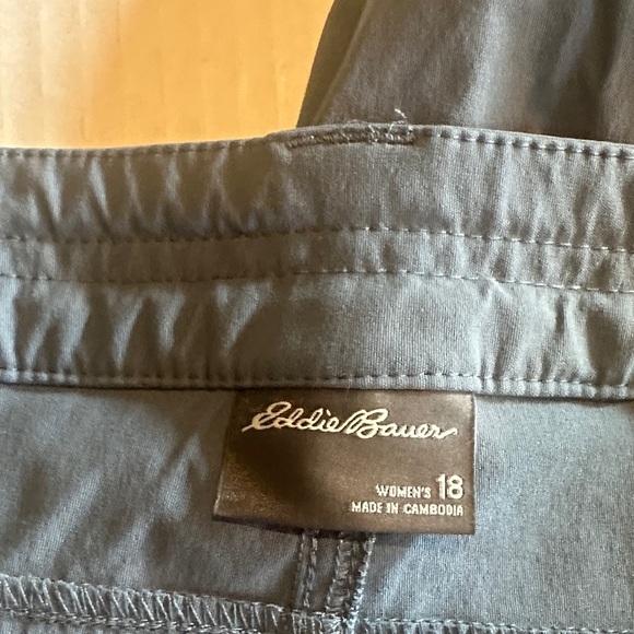 Eddie Bauer light blue capri lightweight fabric with bungee cord tabs zipper - Picture 9 of 11
